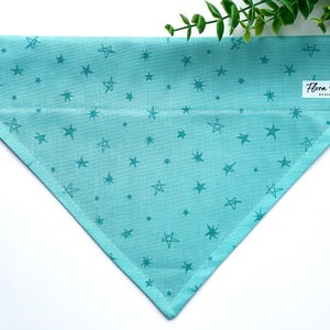 Bandana für Hunde - Halsband für Katzen - Bandana für Hunde - Option mit Namen - BLAUE STERNE - Hunde Geschenk - Taschentuch