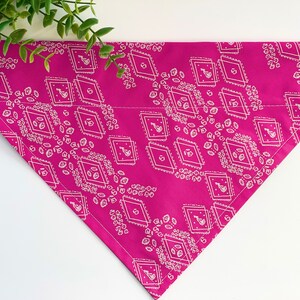 Hunde Bandana - Katzen Bandana - Halsband - Hundehalstuch - Welpen Bandana - Bandana am Halsband - Foulard - Taschentuch - Einzigartiges Geschenk - FUCHSIA