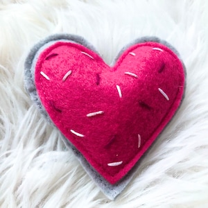 Handmade HEART Cat Toy with Catnip – Soft Felt Catnip-Filled Toy for Cats – Fun and Interactive Kitty Toy – cat gift – kitten gift - LOVE
