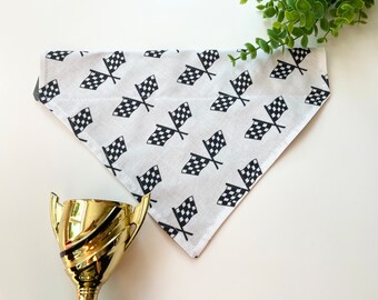 Hunde Bandana - Katzen Bandana über dem Halsband - Hundehalstuch - Halstuch personalisiert - Wahlweise Halstuch mit Name - Formel 1 - RACING BOXED FLAGS
