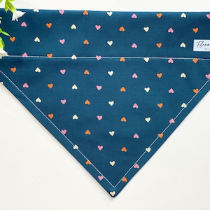 Dog Bandana - Cat Bandana - Over the Collar - Dog Scarf - Dog gift- Cat gift - Bandana on Collar - Foulard chat chien - Navy with hearts