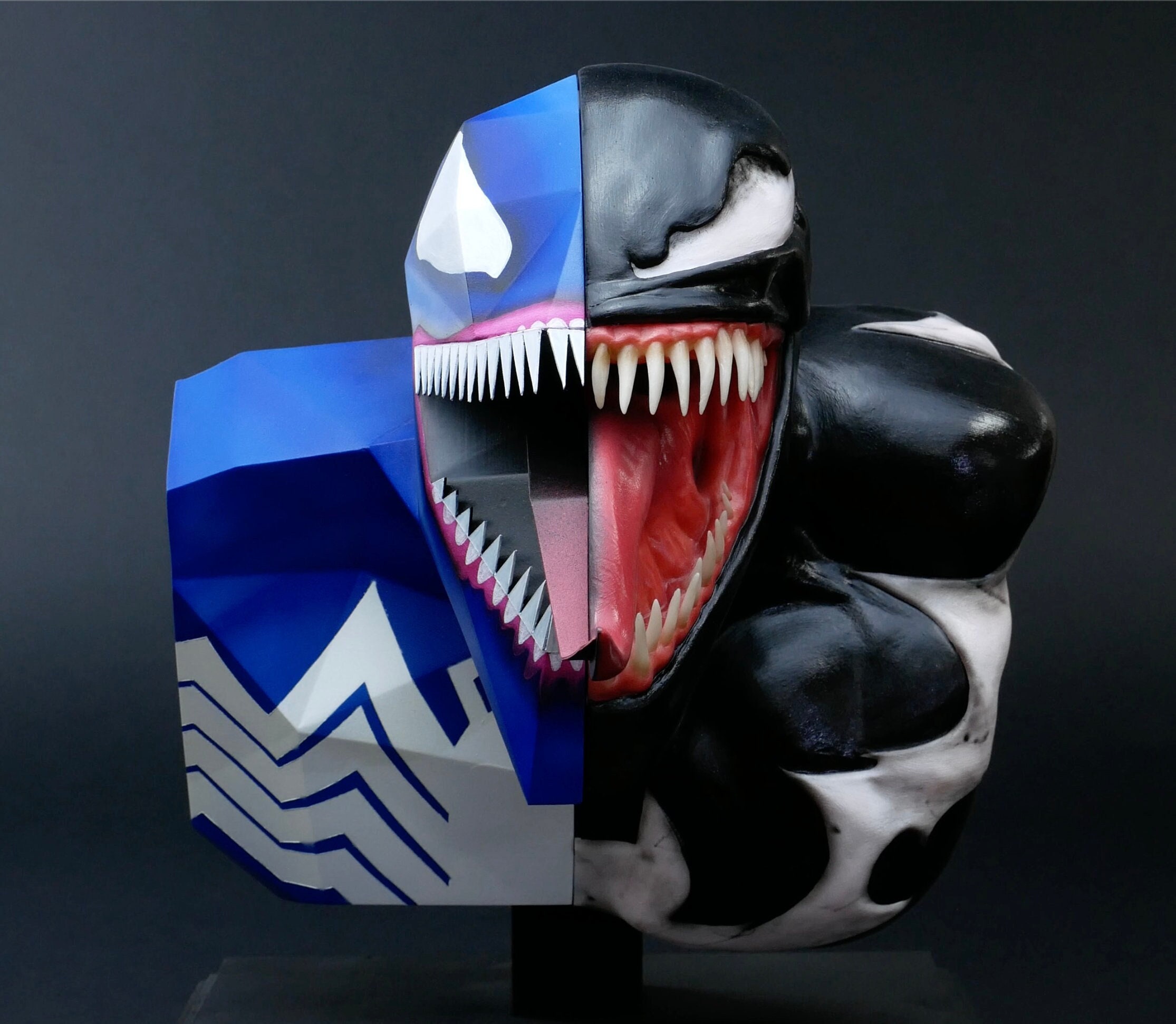Spiderman vs venom statue - Etsy 日本