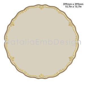 Può includere: Un design rotondo beige con bordo smerlato e finiture dorate ornate. Il design misura 399 mm x 399 mm (15,7 pollici x 15,7 pollici). Il testo "nataliaEmbDesign" è visibile.