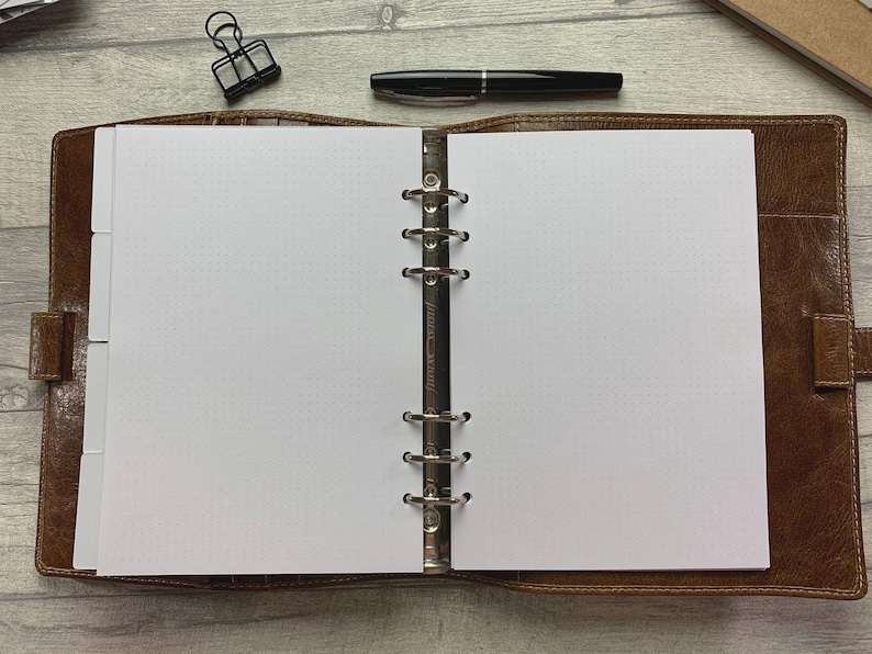 Dot Grid Papier - geschnitten und gestanzt für Ihre eigenen Layouts - hochweißes, glattes 28lb, 100gsm Papier. Bild 2