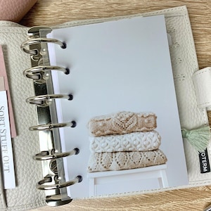 Tablero de control Sweater Stack - Compatible con agendas A5, B6, Personal Wide, Personal, A6, de bolsillo y minianillas. Funda protectora.
