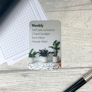 Carte de tâches personnalisée - Tapis et plantes - Carte de tâches personnalisée pour votre agenda - Ajoutez des tâches, des routines, des rappels - Fonctionnel, déco minimaliste