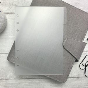 B6 Frostade Planner-avdelare. Organisera med sidoflikar eller toppflikar. Minimalistisk och funktionell. Kompatibel med Kikki K.