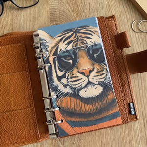 Cool Tiger Dashboard - A5, B6, Personal Wide, Personal, A6, Pocket, Pocket Plus, Mini-Ringplaner. Schutzhülle.