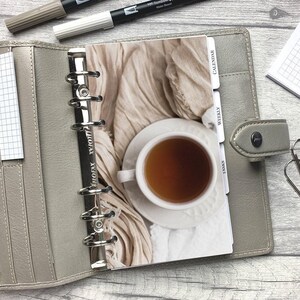 Tea and Blanket - Cruscotto dall'estetica neutra e accogliente - Adatto a planner A5, B6, PW, Personal, A6, Pocket e Mini Ring. Copertina protettiva. Minimale