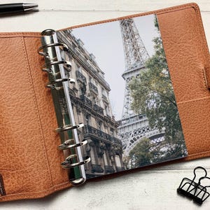 Dashboard Autunno a Parigi - Adatto per agende A5, B6, Personal Wide, Personal, A6, Pocket, Mini Ring. Copertina protettiva.