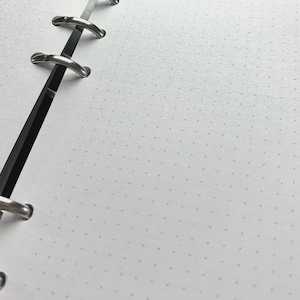 Papier quadrillé à points - Découpes et perforations pour vos propres mises en page - Papier blanc brillant, lisse, 28 lb, 100 gsm.