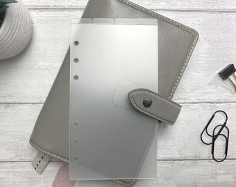 Klare, gefrostete Trennblätter. Organisieren Sie mit Side Tabs oder Top Tabs. Minimal & funktional. Filofax und Kikki K Medium