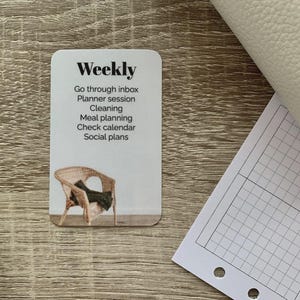 Carte de tâches avec texte personnalisé - chaise en osier - carte de tâches personnalisée pour votre agenda - ajoutez des tâches, des routines, des rappels - fonctionnel, déco minimaliste