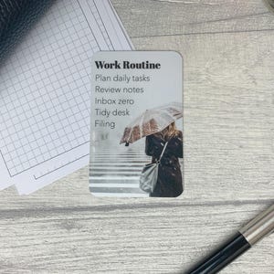 Scheda attività personalizzata - Passeggiata sotto la pioggia - Scheda attività personalizzata per il tuo planner - Aggiungi attività, routine, promemoria - Decorazione funzionale e minimalista