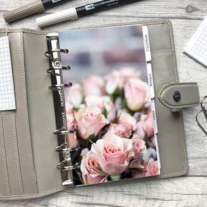 Grappe de roses - Tableau de bord floral rose - Convient aux agendas A5, B6, grand format, personnels, A6, de poche et mini. Housse de protection.