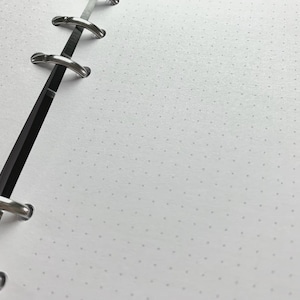 Dot-rasterpapier - gesneden en geperforeerd voor je eigen lay-outs - helderwit, glad, 28 lb, 100 gsm papier.