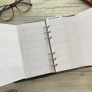 Agenda semanal desplegable con cuadrícula detallada de tamaño personal - Inserciones impresas y perforadas - Compatible con anillos personales