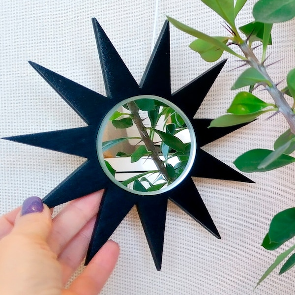 Dekorativ träspegel för vänner, Boho svart solstjärnespegel, Liten rolig väggspegel