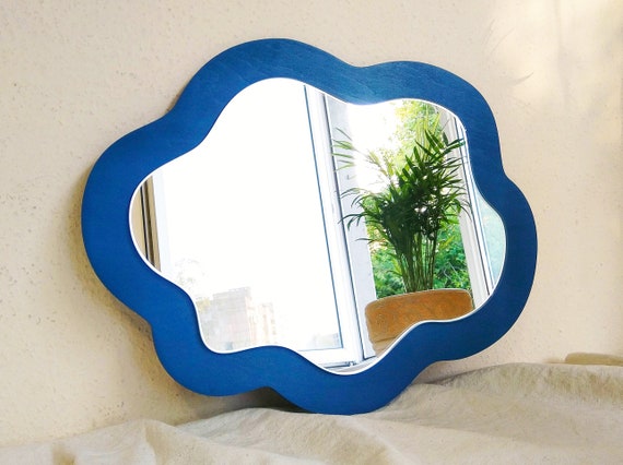Specchio da parete Nube, disegno decorativo classico ed elegante.