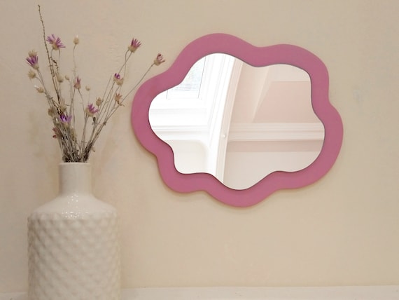 Unregelmäßiger Spiegel Wolkenform rosa, asymmetrischer Spiegel, Funky  welliger Spiegel, adrettes Zimmer Dekor, ovaler Spiegel mit Holzrahmen,  College Wohnheim Dekor -  Österreich