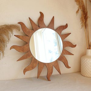 Brązowe dekoracyjne lustro z ramą Sunburst
