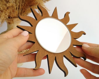 Mini specchio a raggiera – Grazioso elemento decorativo in legno in stile boho
