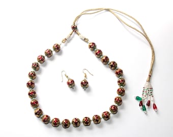 Liquidation Reg. 39 Ensemble de bijoux en perles indiennes rouges/Ensemble de bijoux en perles de lac indiennes ethniques faites à la main/Perles Bollywood/Émaillées - or, rouge et vert
