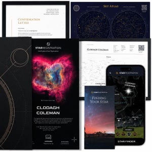 Può includere: Una collezione di articoli a tema astronomico, tra cui una lettera di conferma incorniciata, una mappa stellare e un certificato di registrazione stellare. Uno smartphone mostra un'app di ricerca stelle. Il certificato presenta un'immagine di nebulosa e il nome "CLODAGH COLEMAN".