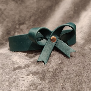 Cuello con lazo en la parte delantera: apto para veganos, elección de colores