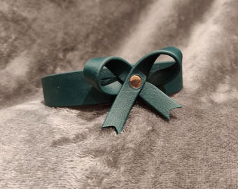 Bow Front Collar: Vegan Friendly, Choice of Colours