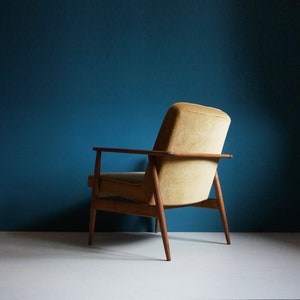 Vintage Armchair from Mid Century, Gold Velvet Fabric, Restored zdjęcie 3