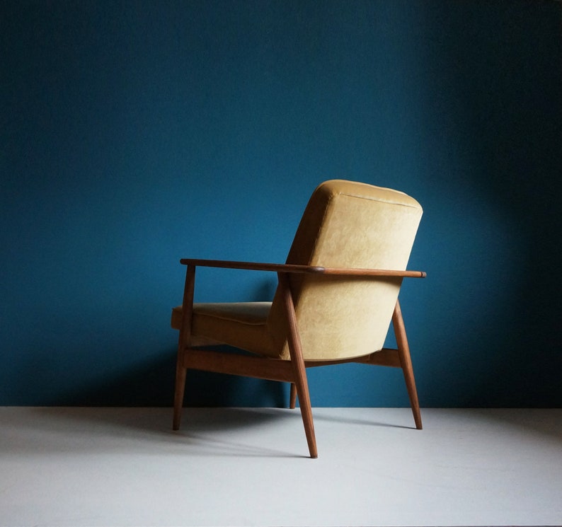 Vintage Armchair from Mid Century, Gold Velvet Fabric, Restored zdjęcie 3