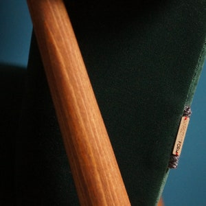 Vintage Sessel aus Mid Century, grüner Samtbezug, innen und außen Messing, restauriert Bild 6