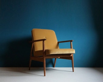 Vintage fauteuil uit het midden van de eeuw, goudfluwelen stof, gerestaureerd