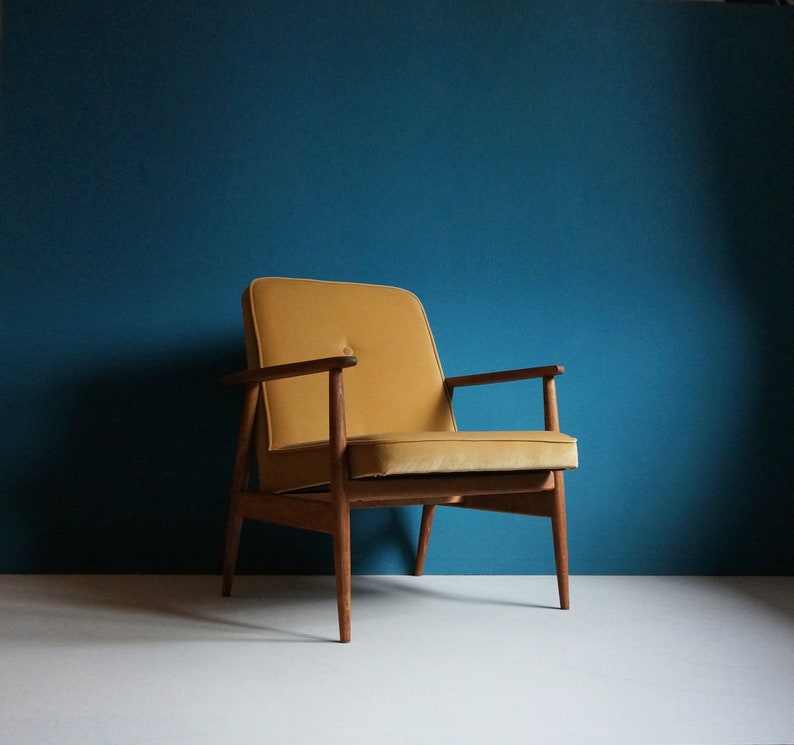 Vintage Armchair from Mid Century, Gold Velvet Fabric, Restored zdjęcie 1