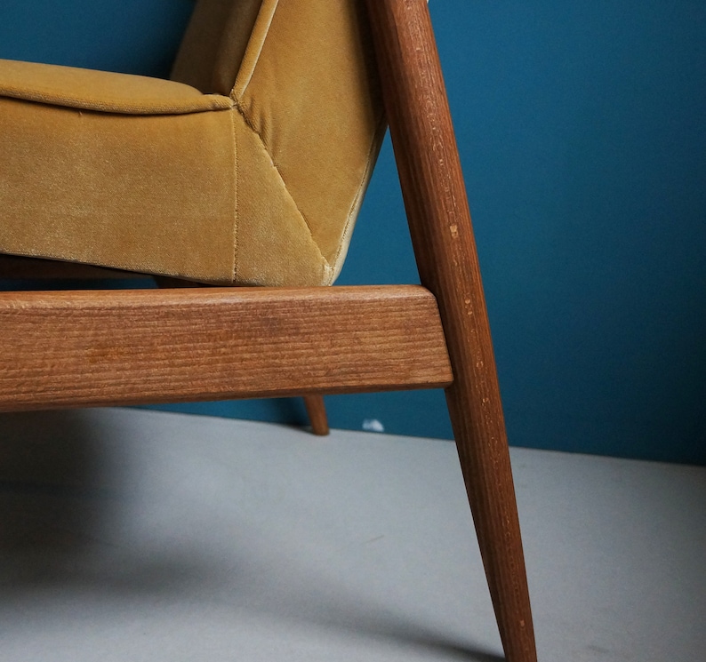 Vintage Armchair from Mid Century, Gold Velvet Fabric, Restored zdjęcie 6