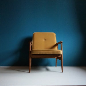 Vintage Armchair from Mid Century, Gold Velvet Fabric, Restored zdjęcie 4