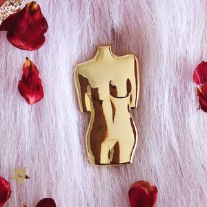 Venus 3D Pin (Gold), Female Form Goddess Woman Body Enamel Pretty Renaissance Human Nature Sculpture Art Torso Lady Elegant Lapel Pin Gift