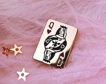 Queen of Hearts Golden Playing Card Gold Soft Enamel Pin, Bee Heart Poker Shiny Lapel Classic Pretty Collar Pin, Mini Board Filler 0.75 inch