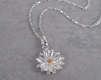Collana con fiore di aster in argento sterling: fiore di nascita di settembre, con dettagli dorati.