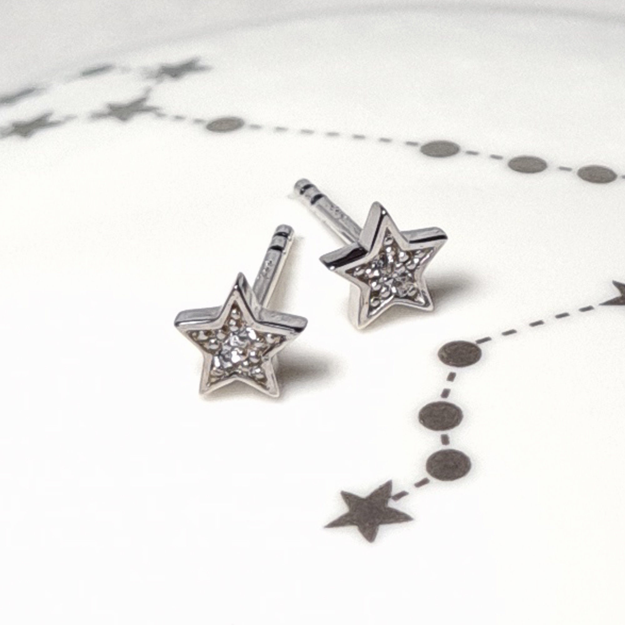 Orecchini a forma di Stella Stroili in Oro Bianco | Franco Cuomo Gioielli