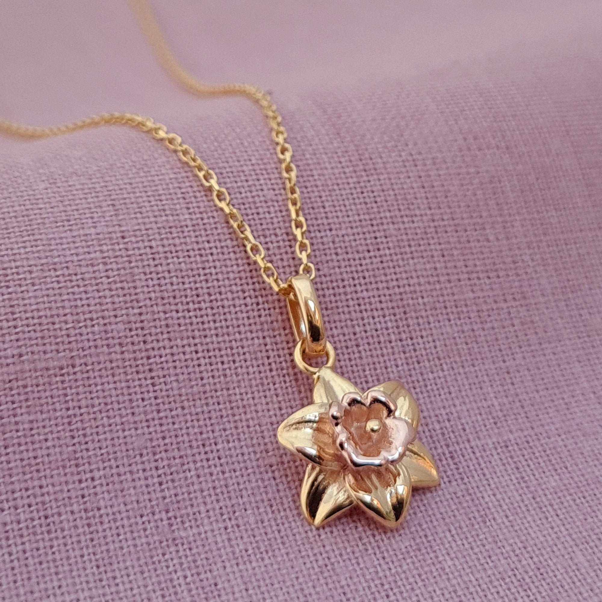 Gold daffodil necklace outlet