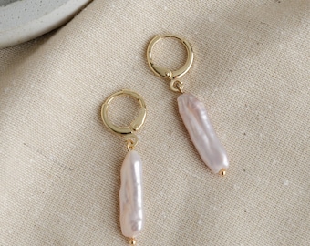 Handmade Gold Drop Earrings with Natural Baroque Freshwater Pearls – Elegant & Minimalist Dangle Earrings