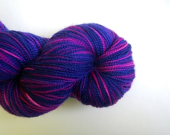 Hand dyed pink purple violet variegated 100% merino superwash sock yarn