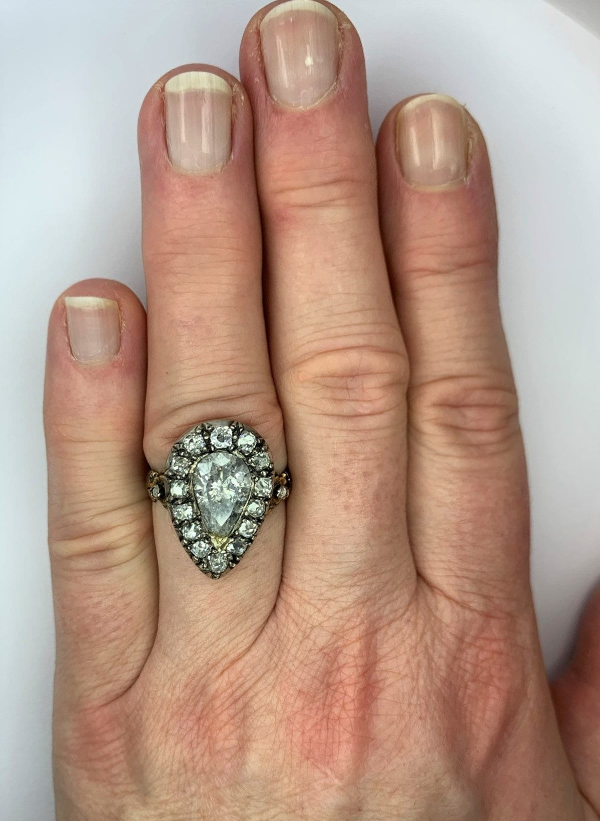 Ein fantastischer 6ct birnenförmiger georgischer alter Minenschliff Diamant Cluster Ring Circa 1800