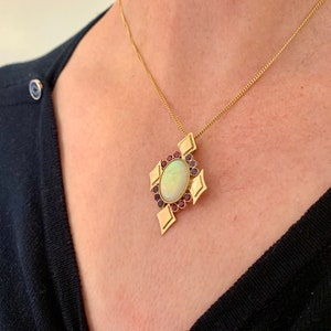 Wspaniały 6-karatowy wisiorek z opalem rubinowym i szafirem z około 1900 roku