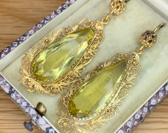Ett fantastiskt par rokoko georgianska Pinchbeck 24 karat päronformade citrinpasta-hängen cirka 1800-talet