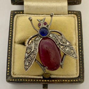 En fantastisk ring med 10 karat rubin, safir och rosenslipade diamanter, cirka 1800-talet