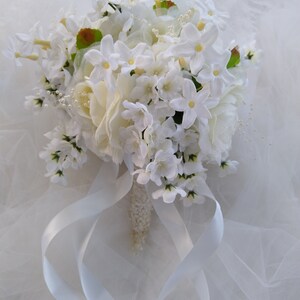 Beautiful Free form Cream and Off white rose bouquet, Bride, Bridal party, Church Wedding, Civil Ceremony, Garden Wedding, Beach Wedding