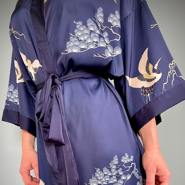 Kimono Robe, Kranich Kleid, Kimono, Morgenmantel, Vintage Stil, Boho, Brautjungfer Roben, Midnight Crane, Satin Kimono Robe